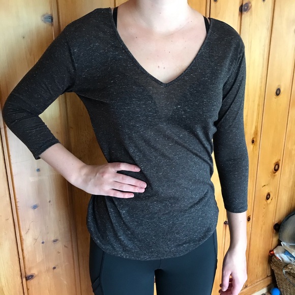 🌼3/$30 Urban Outfitters Heathered V-Neck 3/4 Sleeve - Picture 1 of 4
